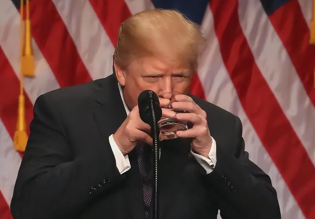 美俄终于要见了，地点绕开中国，特朗普打定主意不再访华，普京罕见妥协，即将飞往美国？