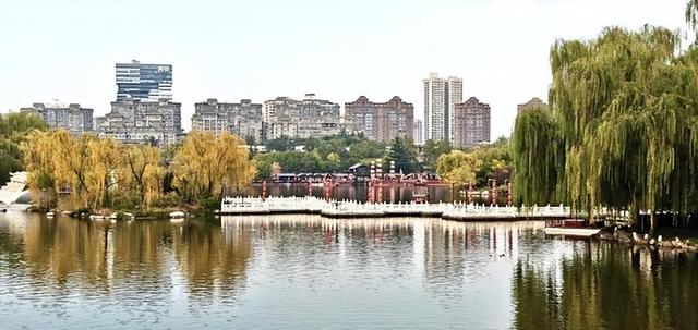 西安大唐芙蓉园:一池秋水作画屏 古典园林映画中