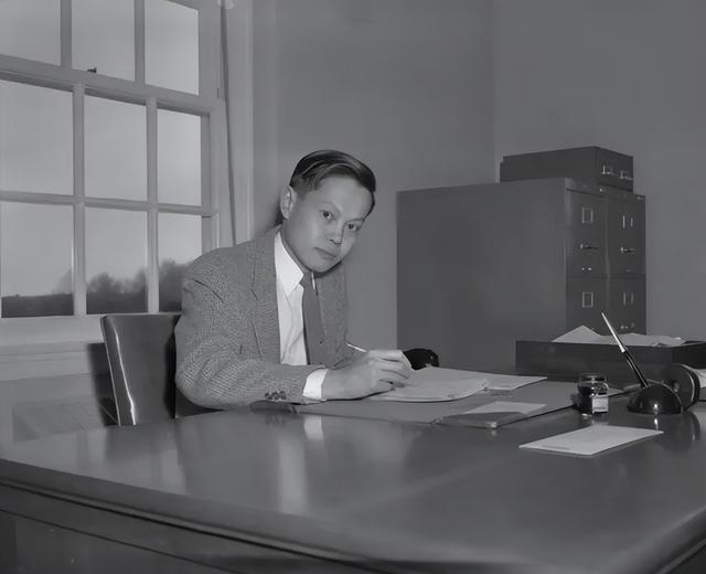 翁帆没想到，人情世故、江湖地位在杨振宁告别仪式上体现淋漓尽致