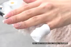 做美甲最害怕的事情，她遇上了图片