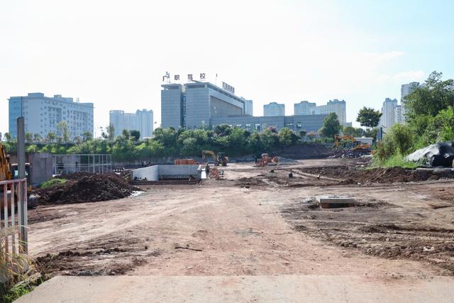 广安“鸟巢”综合场馆建设进度达70%，预计12月底全面完工