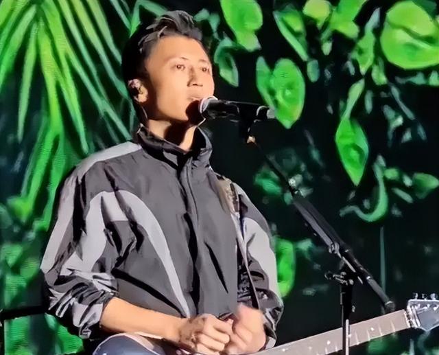 王菲也没想到	，自己的现任男友谢霆锋，竟走上了和李亚鹏一样的路