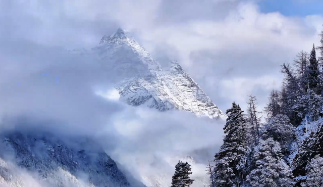 卸下秋的绚烂，赴一场四姑娘山初冬银装素裹的浪漫