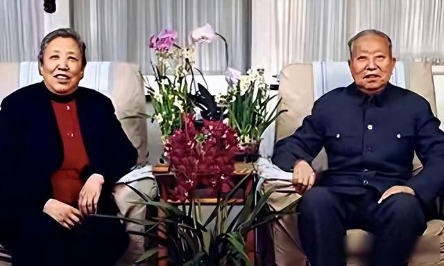 她15岁入党	，18岁和主席成亲，如今仍健在，却几乎不出来露面