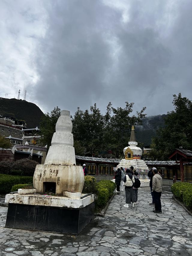 踏迹寻音：在阿坝理县，桃坪羌寨与甘堡藏寨的时空对话
