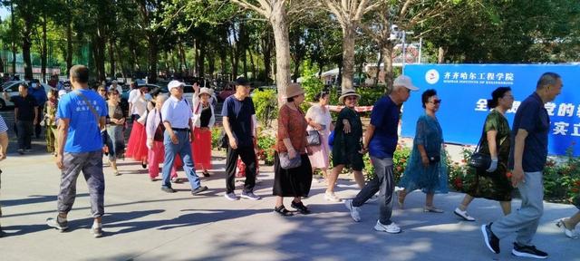 走进校园收获多·旅游文化展风采