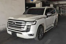 平行进口车水也深，90多万买辆兰德酷路泽，车门和大灯竟然修过了图片