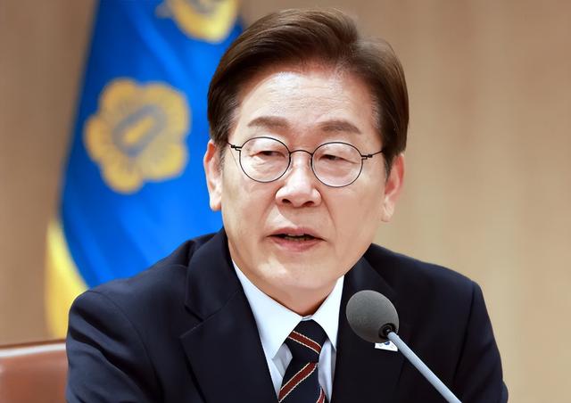 韩政坛传出消息，李在明手段果然不简单，174:1压倒性优势通过，韩国检察厅被他亲手送上了末路
