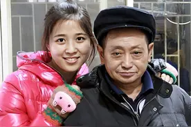 重庆36岁光棍捡到女婴，把她养到成年却说：走吧，你不是我亲生的图片
