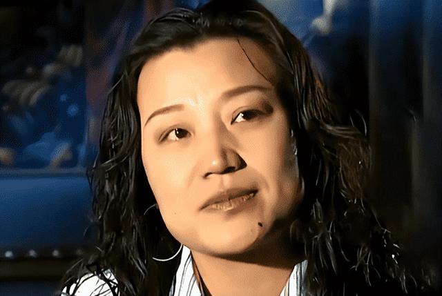 饭喂嘴里都不会吃, 和王为念离婚、艺名被收的小香玉, 终是自讨苦吃