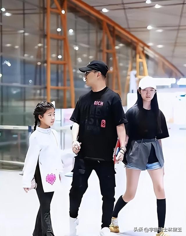 汪峰大女儿小苹果恋爱了！男友身高超190家境优渥	，俩人合影养眼