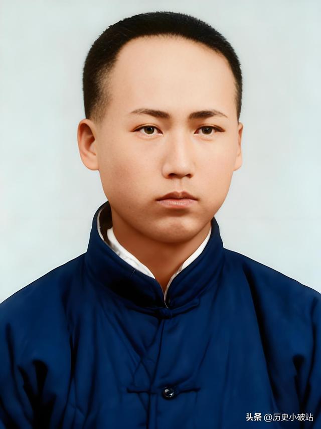 民国老照片：戴笠与儿子、弟弟合影；航拍下的北京；青年毛泽东