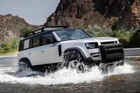 路虎卫士特别版，设计灵感源自日本雪山，方盒子车身，限量150台图片