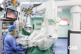 机器人助力“超微创”！青岛市立医院东院泌尿外科近千例机器人手术守护群众健康图片