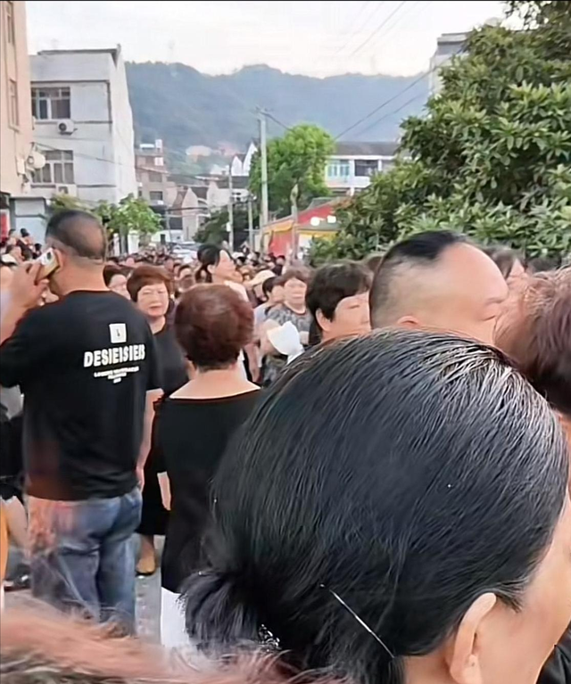 又一位明星抗癌失败！走上朱媛媛后路，迈巴赫送行，打百万抗癌针