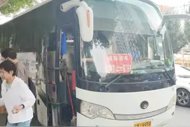 库尔勒市至铁门关市城际公交方便了群众出行 促进了两市人员的互动图片