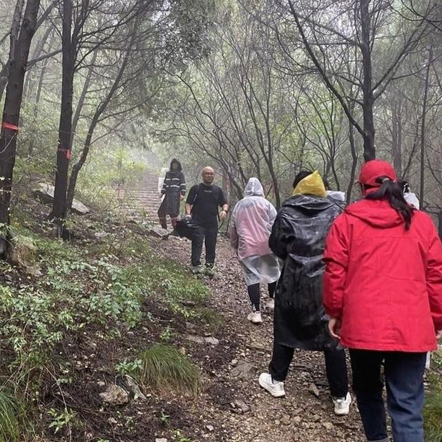 29 岁名牌大学毕业生失联引关注，咋平衡个性和家庭管束