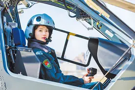 从直-20美女飞行员徐枫灿谈陆军航空兵图片