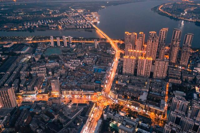 湖北省的一座黑马城市，被称为下一个“武汉”，交通优势不输郑州