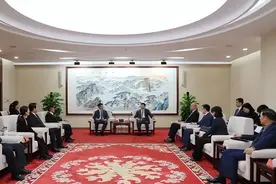 台澎湖搞军事大动作，澎湖代表团找上大陆，提两个要求，宋涛表态图片