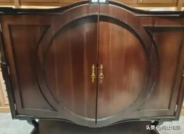 诈骗13.9亿，千万豪车、成堆金条被拍，才知王丽坤夫妇究竟多奢靡