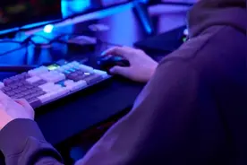 “游戏工作室”倒卖玩家账号后将玩家告上法庭，法院：“转让协议”合同无效，“游戏工作室”将帐号返还被告图片