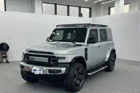 BJ212前脸+卫士车身，奇瑞iCAR V23曝光，十万级纯电SUV新品图片
