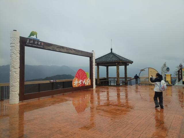 鄂渝行第三天：小红船.瞿塘峡.巫山.神女天路