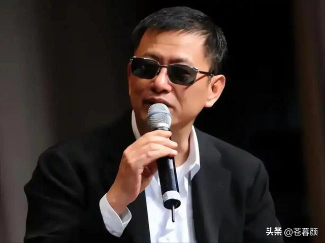 陪玩陪睡只是开胃菜，袭警、舔手指、集体嫖娼，背后的事捂不住了