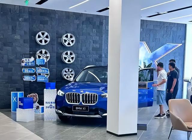 宝马Z4谢幕	，30年敞篷传奇终结，手动挡为何成最后救命稻草？