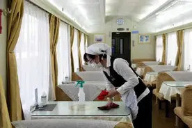 冲上热搜！火车餐车消费争议再起！12306揭秘最低消费标准引热议图片