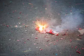"揭秘中国鞭炮的起源历史和惊人奇闻，你绝对不知道的故事！"图片