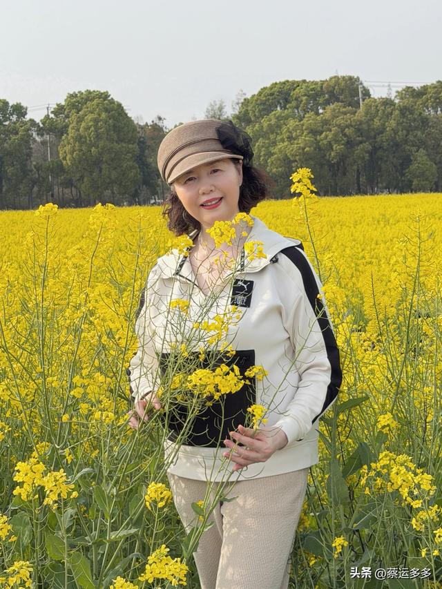 清明访千灯，顾园寄幽思