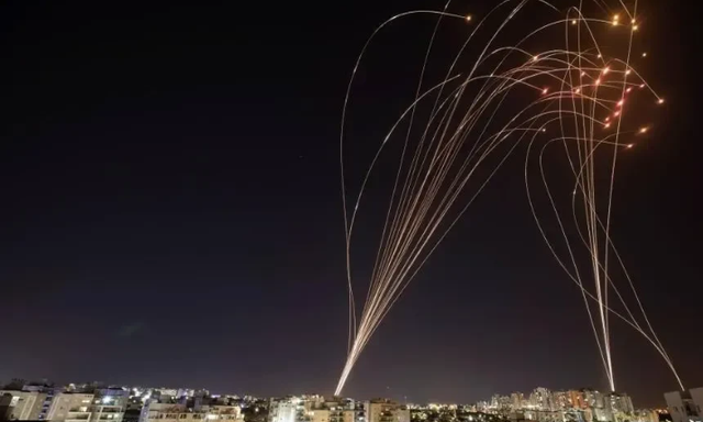 废墟搭帐篷办影展，加沙女性借光影，诉说战乱中的苦难与希望！