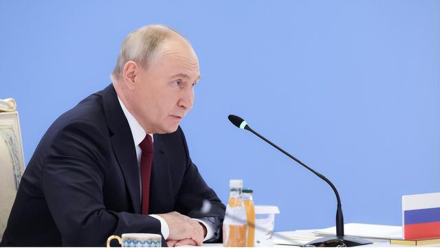 普京拿捏到特朗普软肋，在委内瑞拉反将一军：美军不敢轻举妄动了