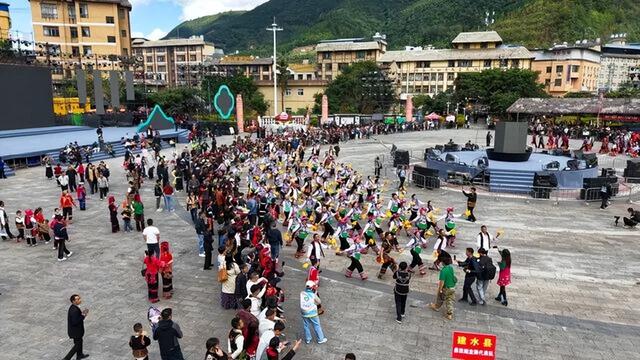 绿春长街古宴 | 精彩回顾：民族文化大巡游 街头掀起“最炫民族风”