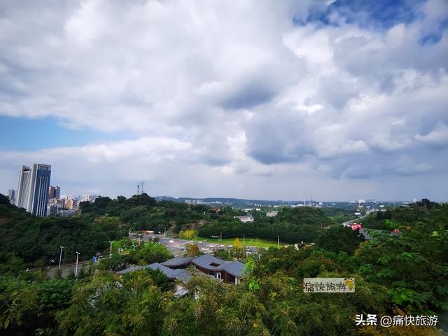 隐藏在自贡城区内的“一线天”