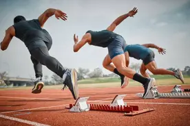 经常锻炼的人，为什么变老了？医生：3件事可能是做错了！图片