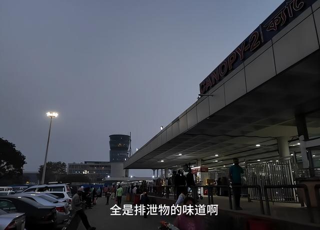 中国小伙勇闯孟加，刚下机场直接崩溃，落地第一件事就是“坐牢”