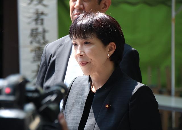 日本官员已经抵达北京，全程一言不发，有一个细节已经说明了问题