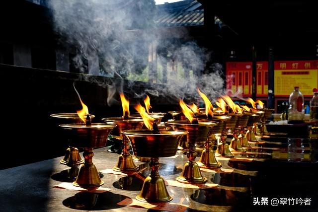 祁连山峡谷深处藏着一座石佛寺，内无金身佛像却嵌于山壁之上千年
