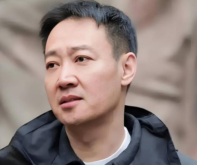 离过年不到2月	，52岁辛柏青高调传出喜讯，朱媛媛终于可以放心了