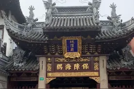 上海城隍庙里的坑，你掉进去几个？怎样防掉坑？九曲桥传说图片