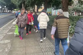 大渡口这个赶场地好大，土货不少！给走迷路了图片