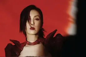 香港天后郑秀文与杨千嬅，拥有相似的外形，却拥有不一样的人生！图片