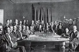 清朝灭亡，仍欠外国7.3亿两白银，这笔烂账，毛主席如何解决的?图片