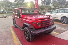 新车 | 售13.99万元起/2.0T硬派越野车，212 T01新配色实车曝光图片