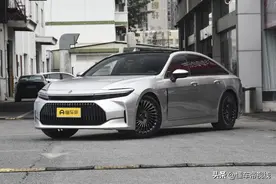 新车 | 售价34.9万元/奥迪A6L同级/中大型后驱车 丰田皇冠至尊版到店图片