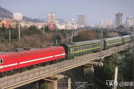 Z178次列车由哈尔滨西开往杭州，全程2723公里，平均速度约96km/h图片