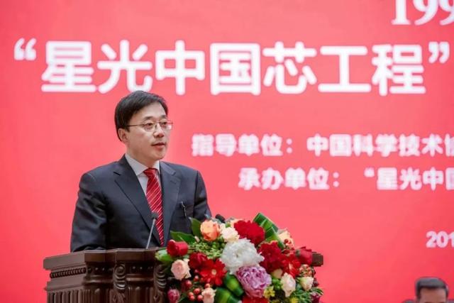 反手掐美脖子！“芯片之父”太给力！弃美归国，研发成果堪比核武
